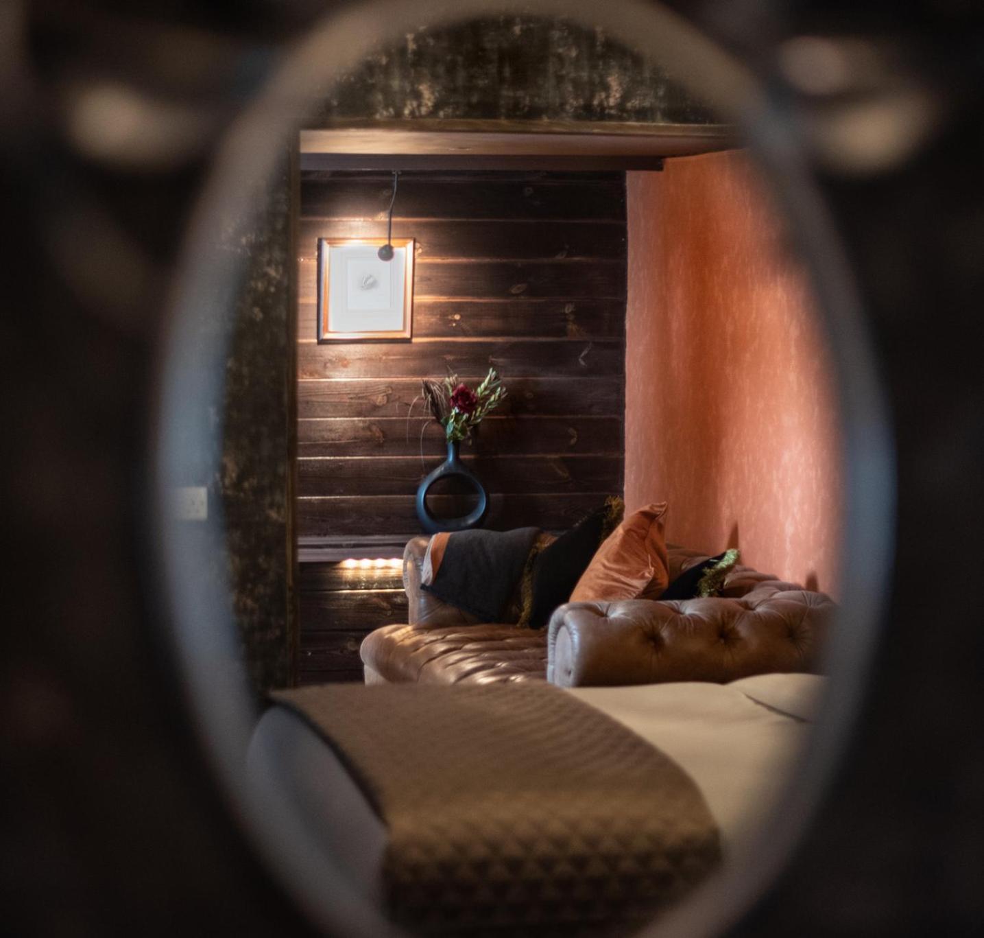 Red Lion, Coorie Hotel
